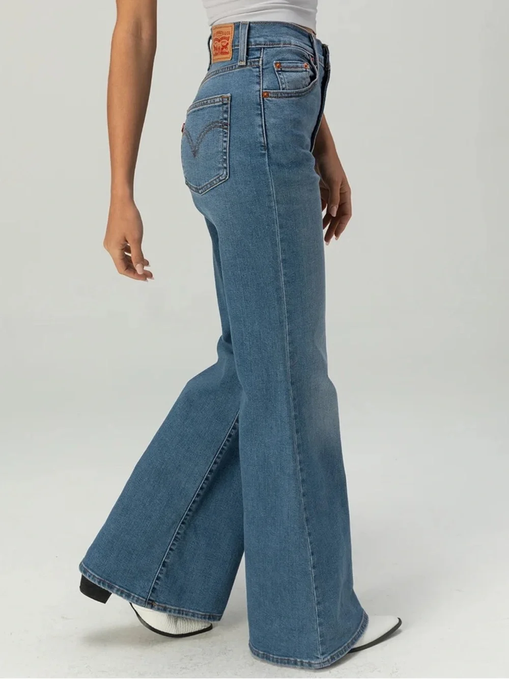 LEVI'S Ribcage Bell Womens Jeans| 28x32 - Picture 3 of 4